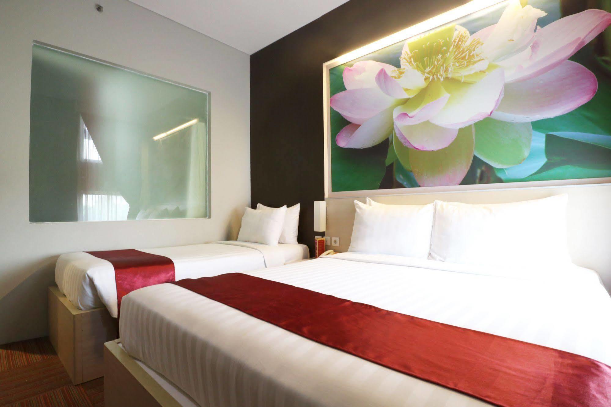 D'Hotel Jakarta Exterior foto