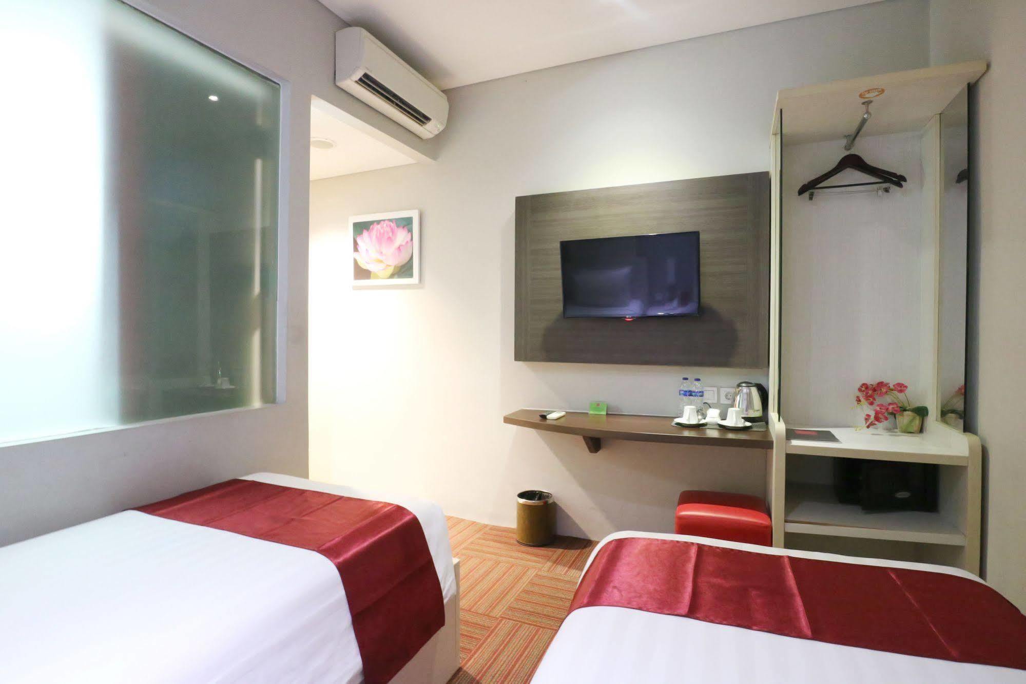 D'Hotel Jakarta Exterior foto